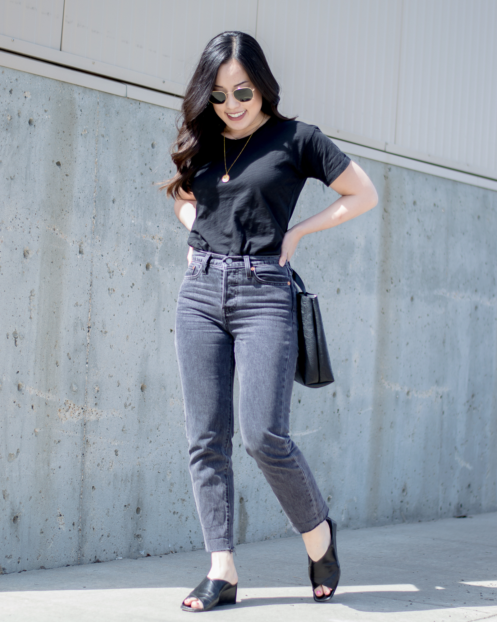 WARDROBE STAPLES - DARK BASICS