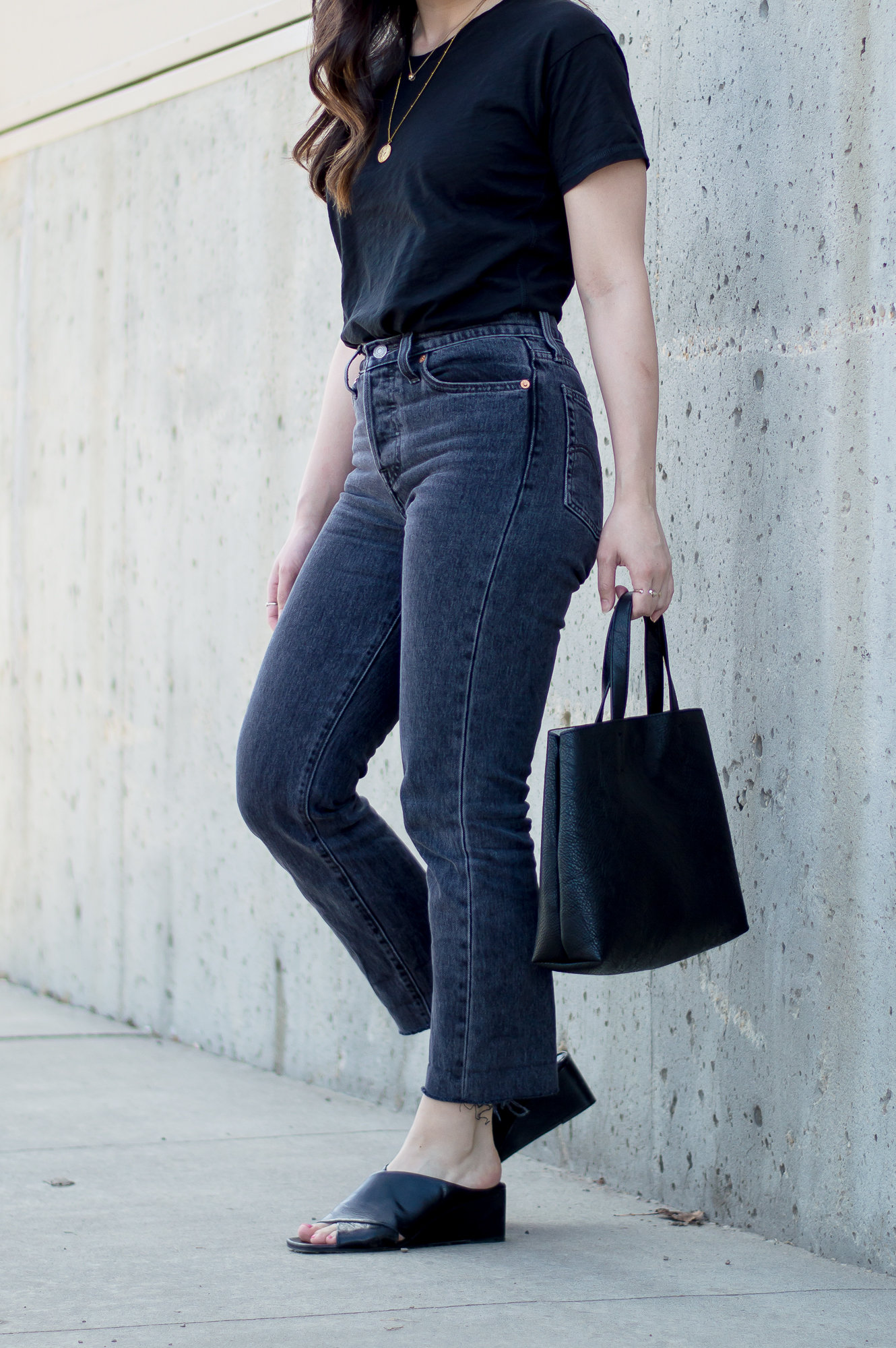 WARDROBE STAPLES - DARK BASICS