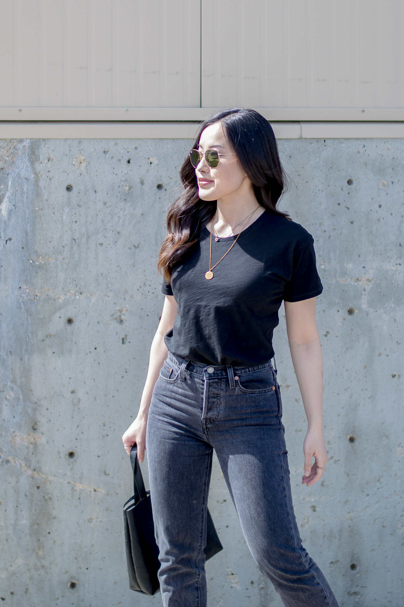 WARDROBE STAPLES - DARK BASICS