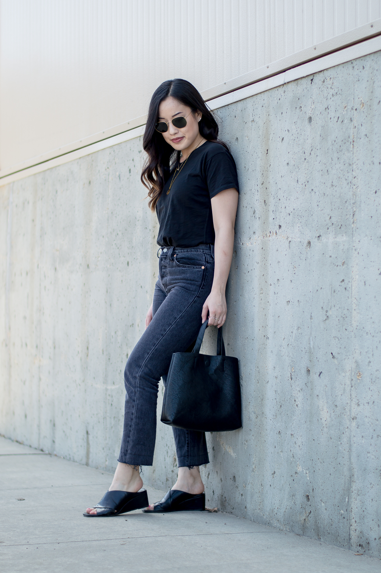 WARDROBE STAPLES - DARK BASICS