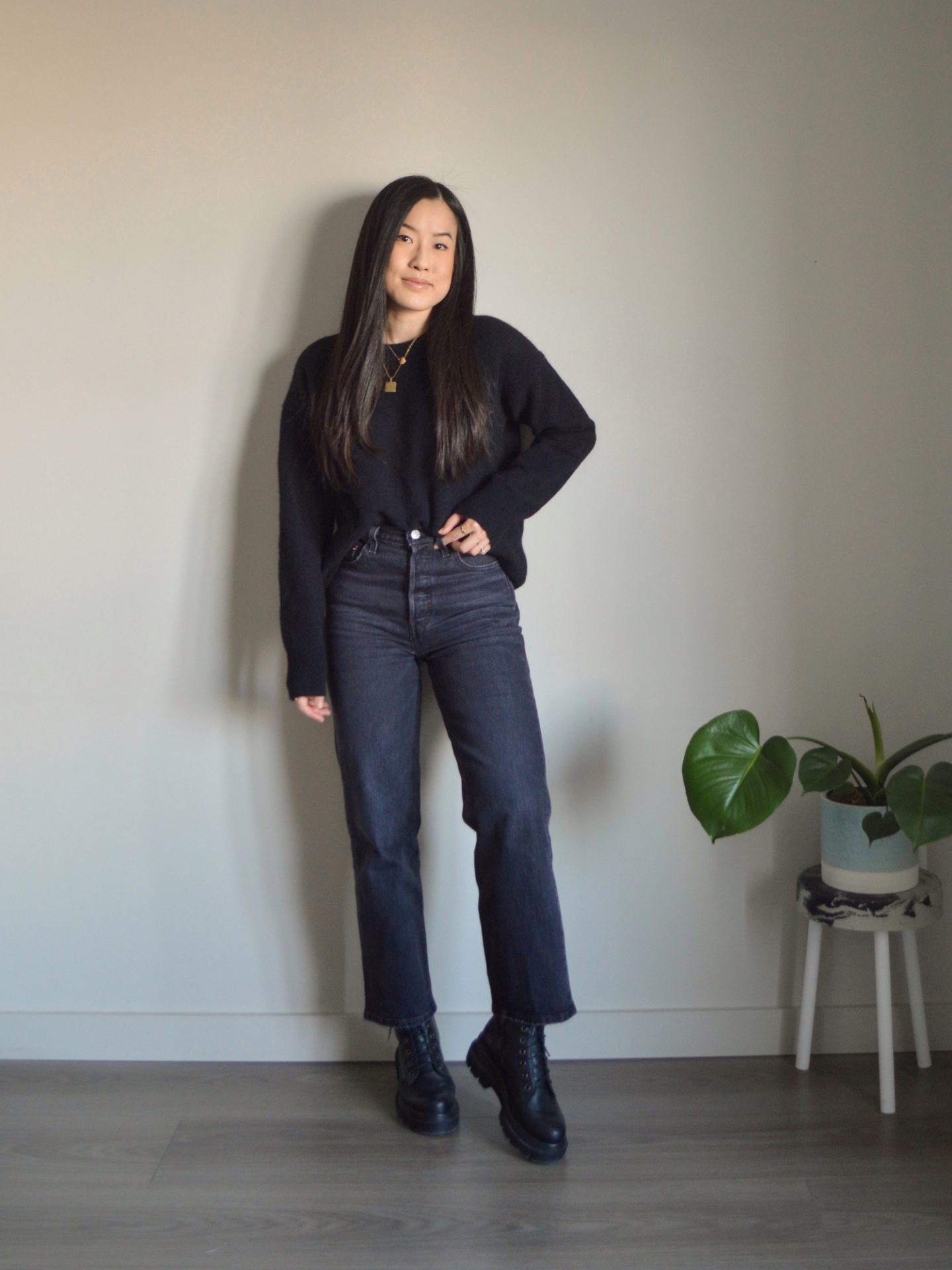 Outfit Consisting of Aritzia Thurlow Sweater and Levi's Ribcage Straight Jeans