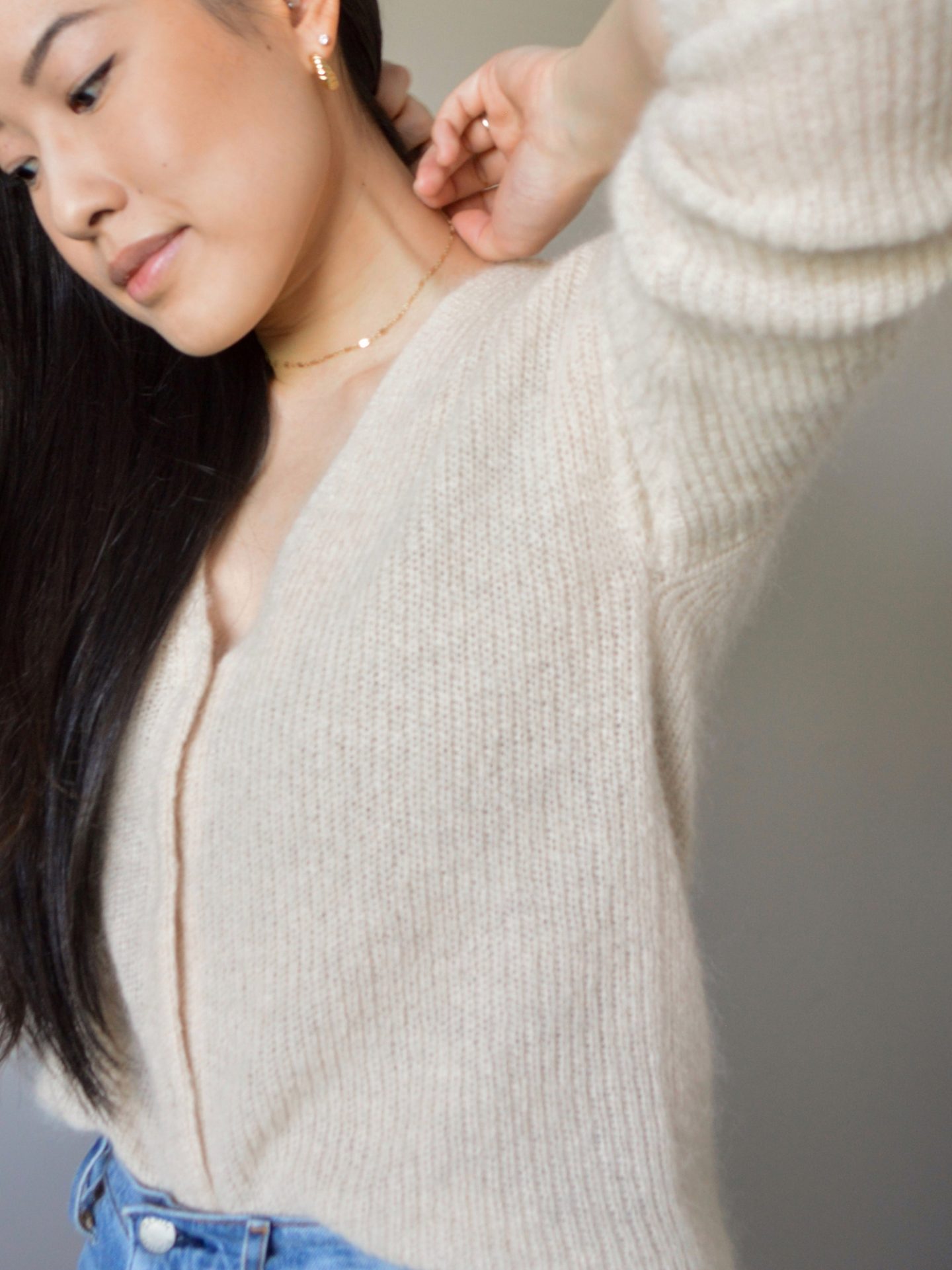 Parisian inspired outfit - knit sweater cardigan, blue straight jeans, dainty gold jewelry