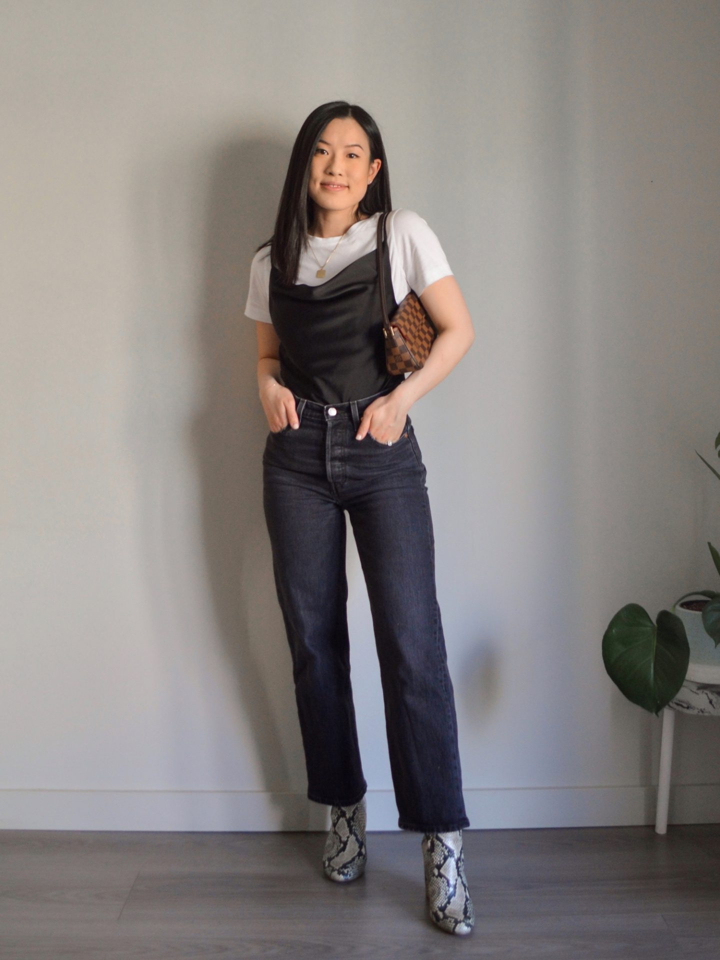 Her Simple Sole - 3 Spring Outfits with Dark Jeans (a Petite Friendly Pair!)