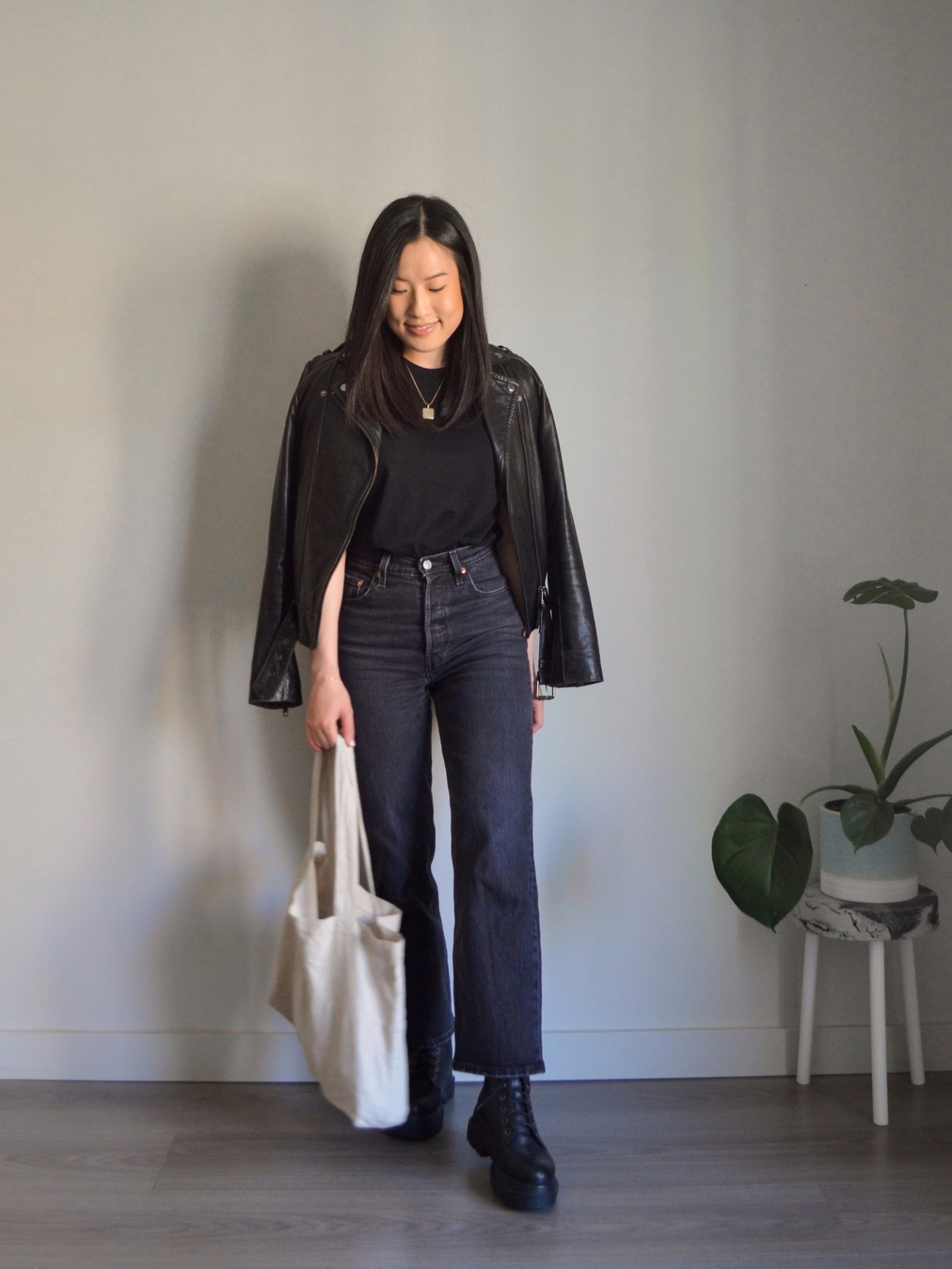 Her Simple Sole - 3 Spring Outfits with Dark Jeans (a Petite Friendly Pair!)