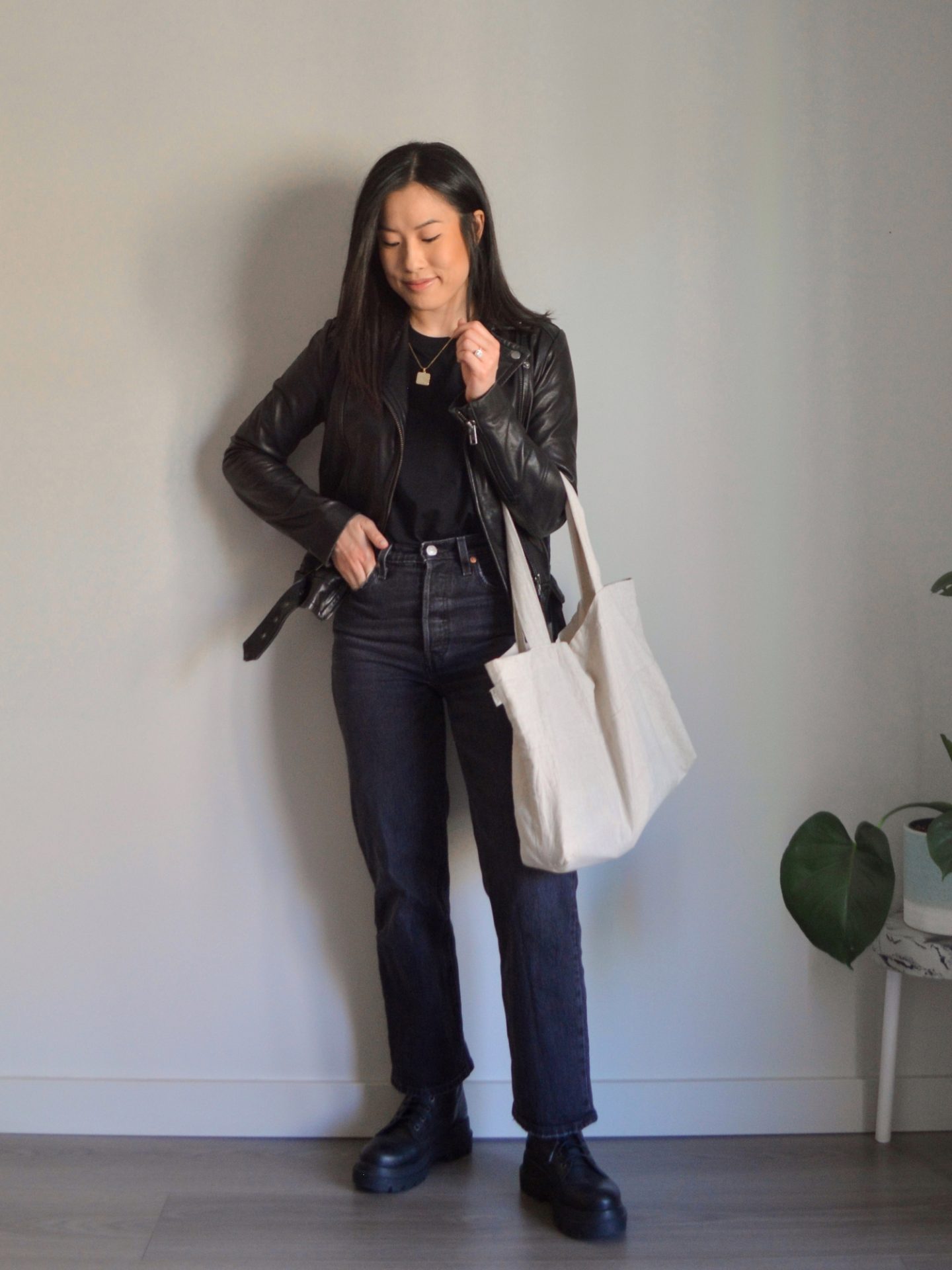 Her Simple Sole - 3 Spring Outfits with Dark Jeans (a Petite Friendly Pair!)