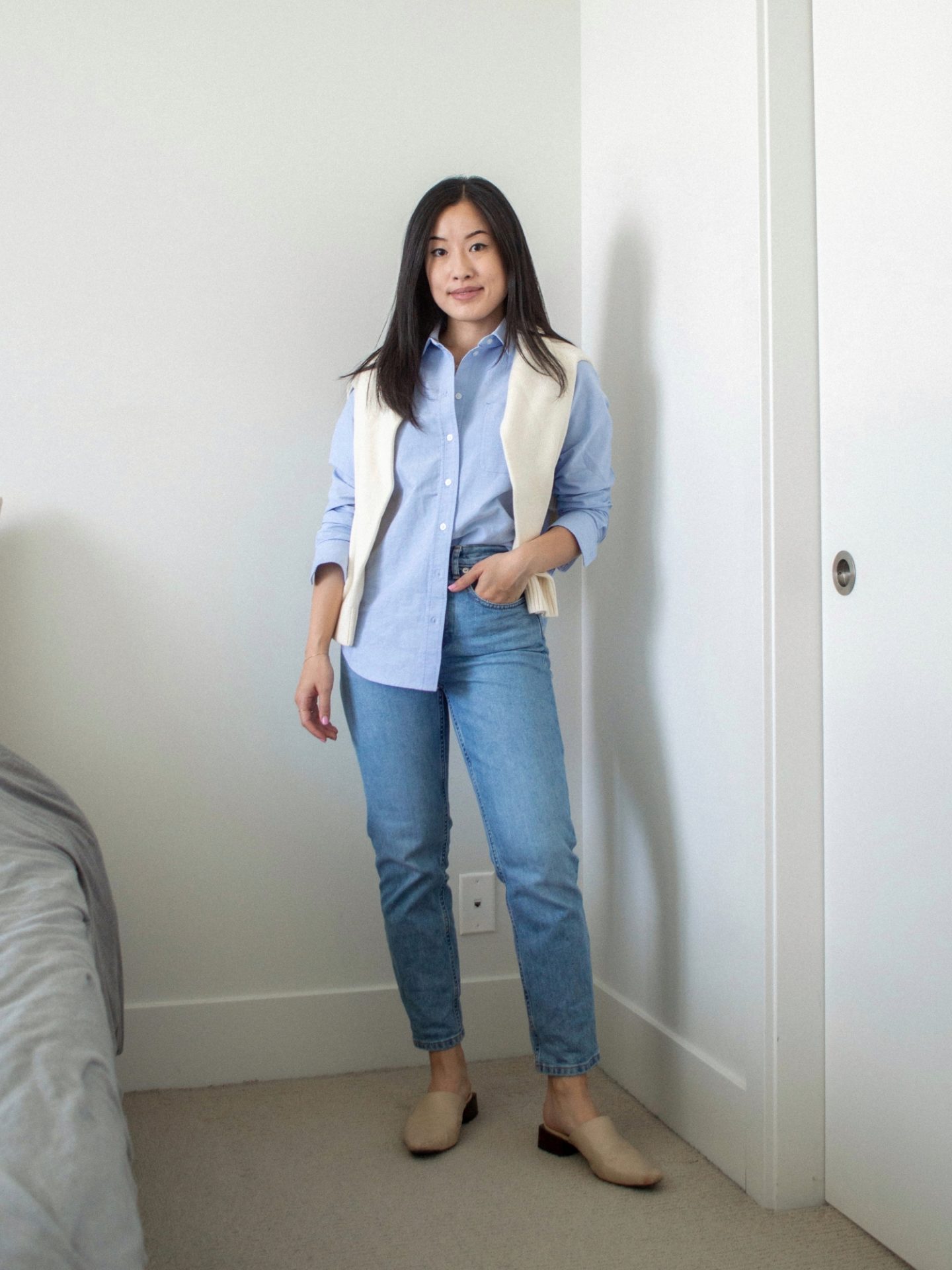 Outfit details - Everlane Relaxed Oxford Shirt, Able Lily Pullover Sweater, Everlane Original Cheeky Jeans, Maguire Boutique Navio Mules, blue shit outfit, oxford shirt outfit, transitional summer to fall style