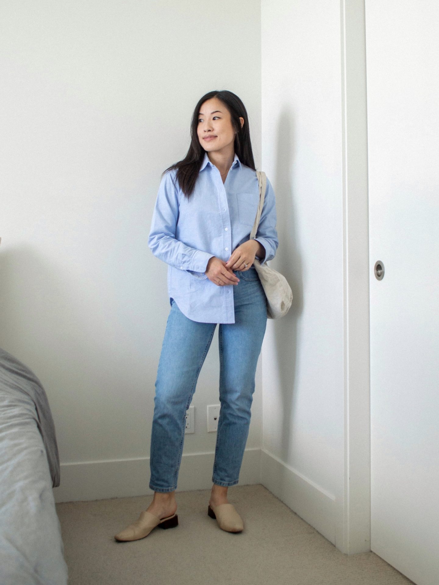 Her Simple Sole - Easy Summer to Fall Transition Outfits - Everlane Relaxed Oxford Shirt