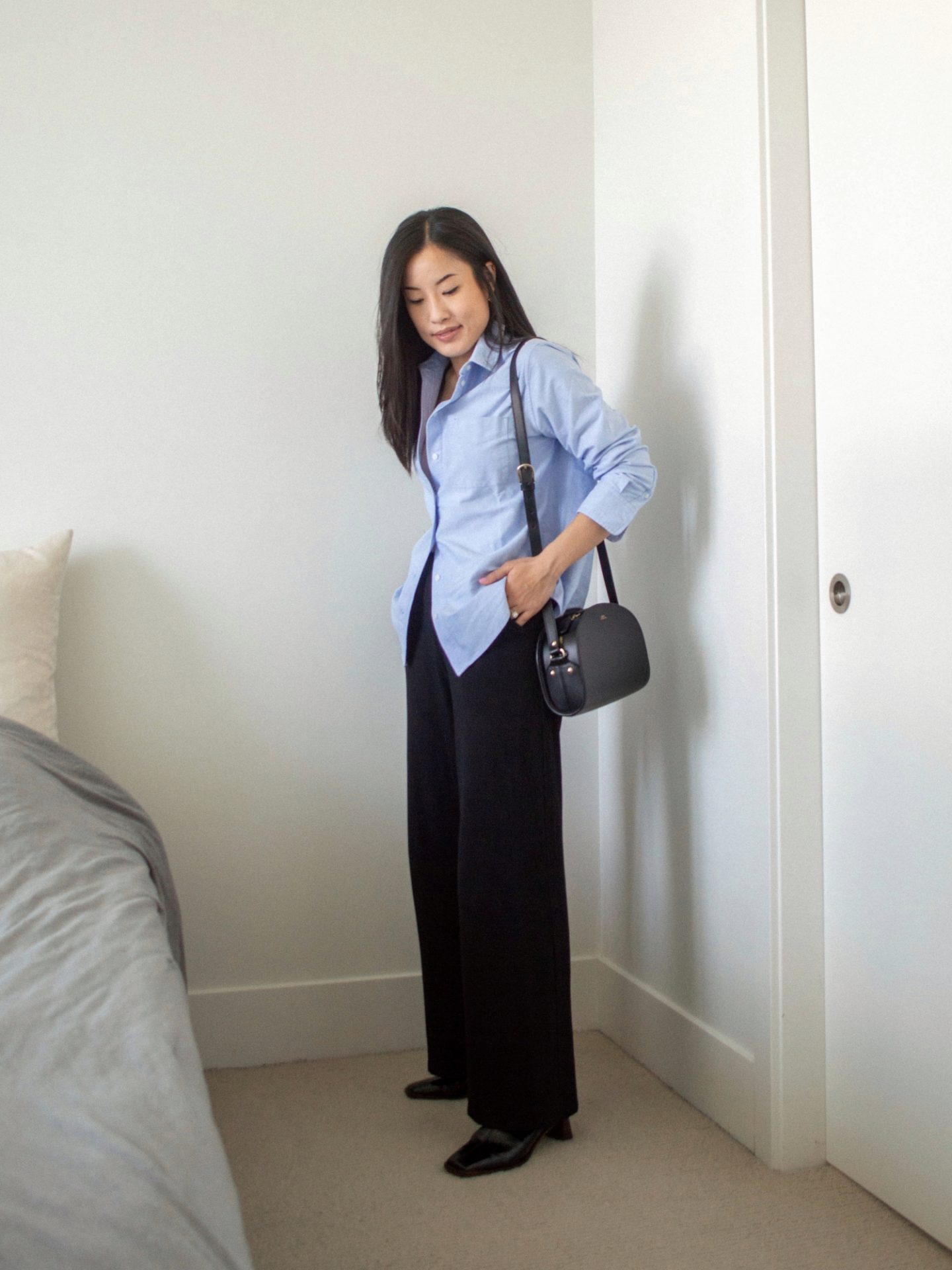 Her Simple Sole - Easy Summer to Fall Transition Outfits - Everlane Relaxed Oxford Shirt