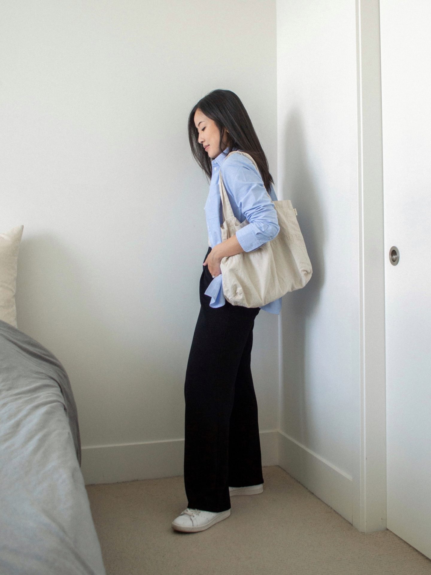 Outfit Details: Everlane Relaxed Oxford Shirt, Aritzia Babaton Sculpt Knit Tank Top, Encircled Comfy Wide Leg Pant, Harly Jae Zero Waste Tote, Adidas Stan Smith sneakers, blue shit outfit, oxford shirt outfit, transitional summer to fall style