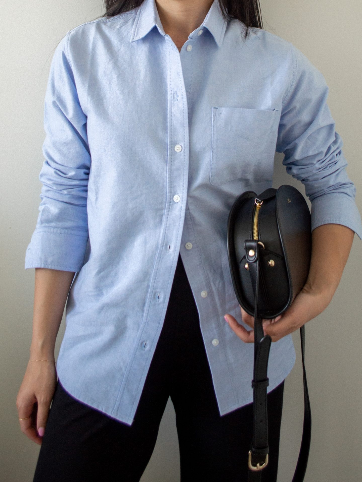 Outfit details - Everlane Relaxed Oxford Shirt, Encircled Comfy Wide Leg Pant, A.P.C. Black Demi-Lune Bag, blue shit outfit, oxford shirt outfit, transitional summer to fall style