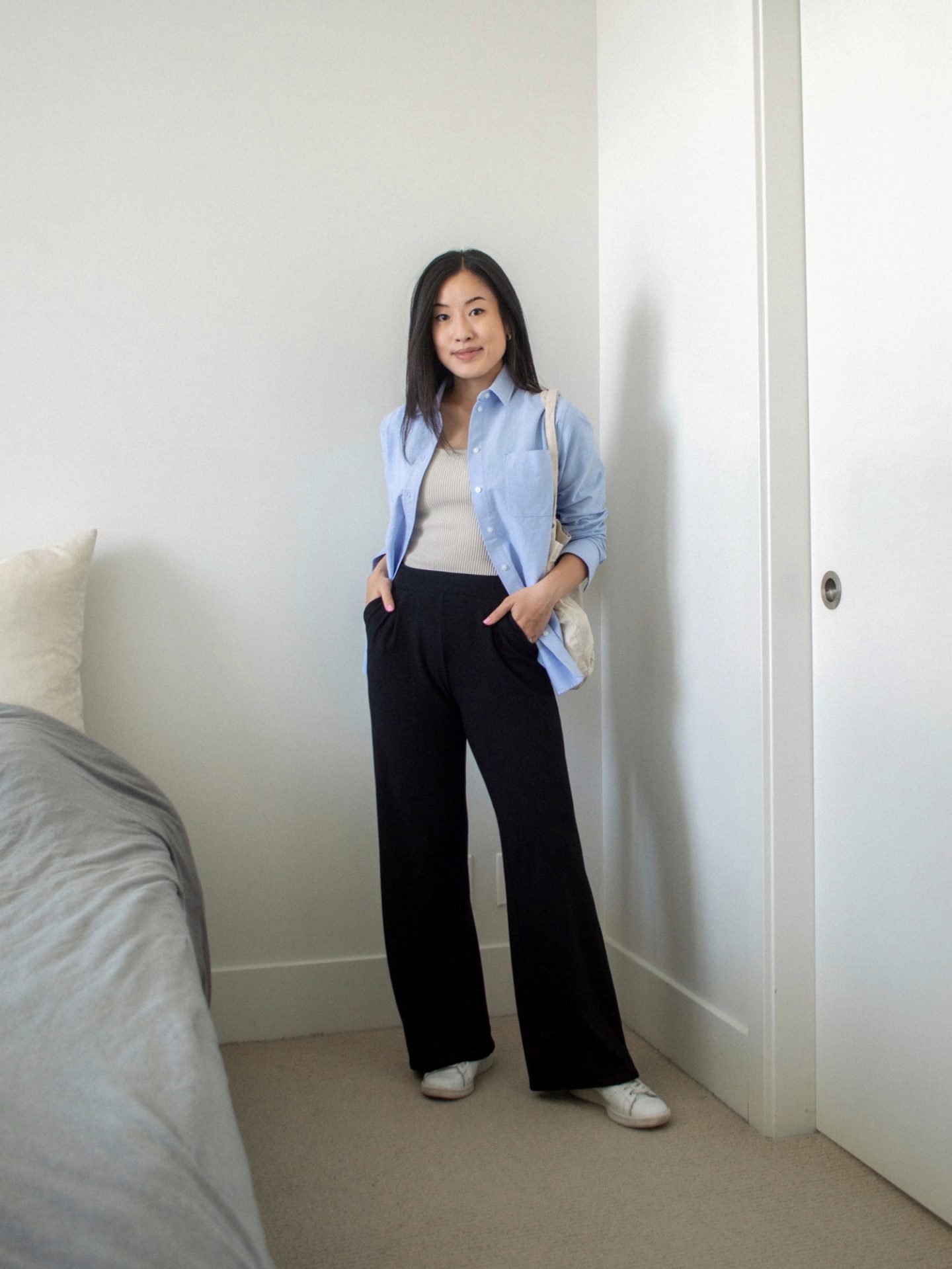 Her Simple Sole - Easy Summer to Fall Transition Outfits - Everlane Relaxed Oxford Shirt