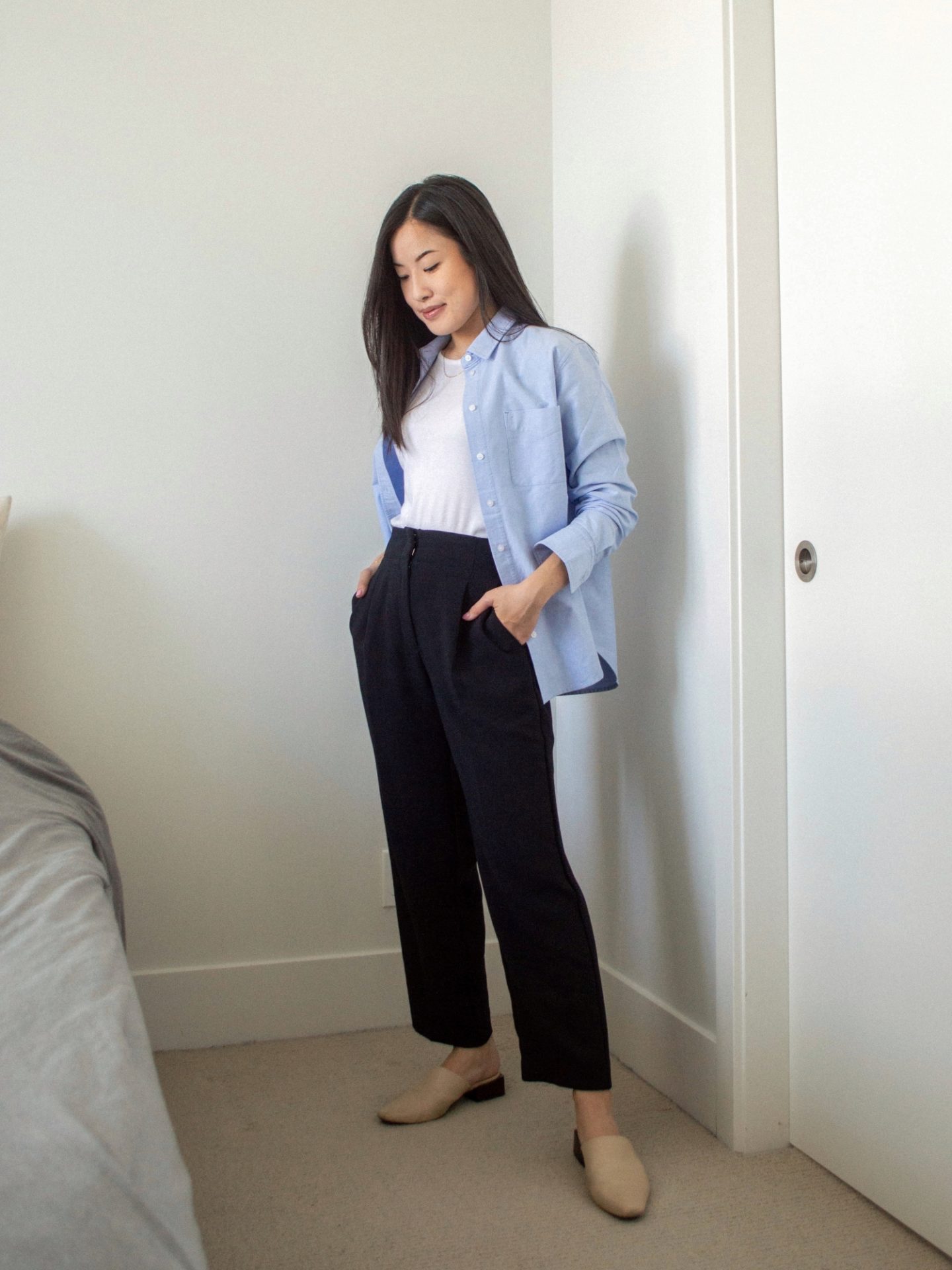 Her Simple Sole - Easy Summer to Fall Transition Outfits - Everlane Relaxed Oxford Shirt