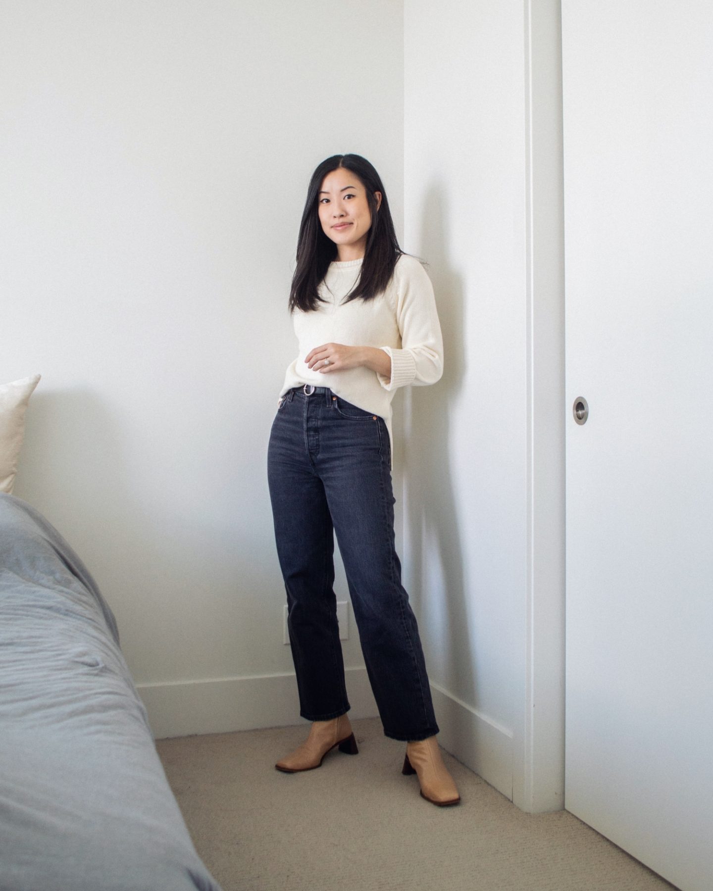 Outfit details - Able Lily Pullover Sweater, Levi's Ribcage Straight Jeans in Black, L'intervalle Dundee Nude Leather boots, Auxiliary Skinny Ring Jean Belt