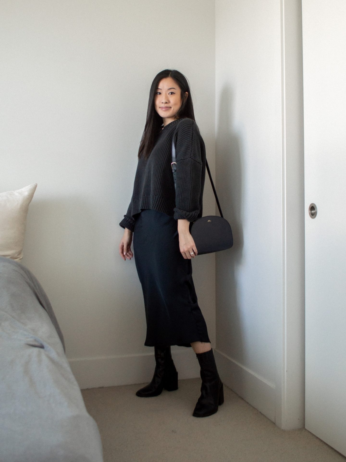 Her Simple Sole - Simple Styling - Easy Monochrome Outfits for Fall