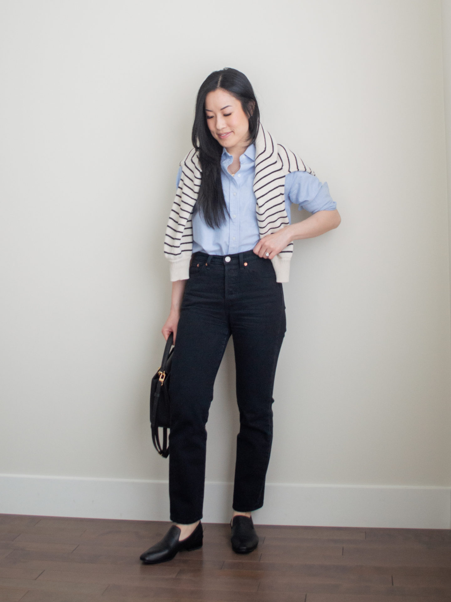 Sharon of Her Simple Sole showcases some of her favourite easy spring outfits that anyone can recreate using minimal, comfortable, and functional items from her intentional wardrobe | spring outfit ideas | minimalist outfit ideas | blue relaxed oxford shirt outfit | smart casual outfit | sweater over the shoulders outfit