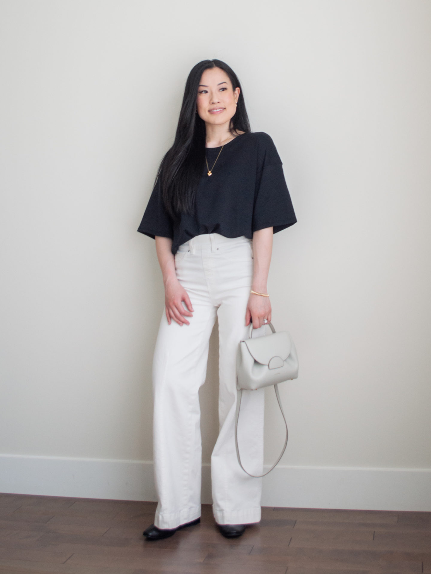 Sharon of Her Simple Sole showcases some of her favourite easy spring outfits that anyone can recreate using minimal, comfortable, and functional items from her intentional wardrobe | spring outfit ideas | minimalist outfit ideas | black and white monochrome outfit | cream wide leg jeans outfit | smart casual outfit