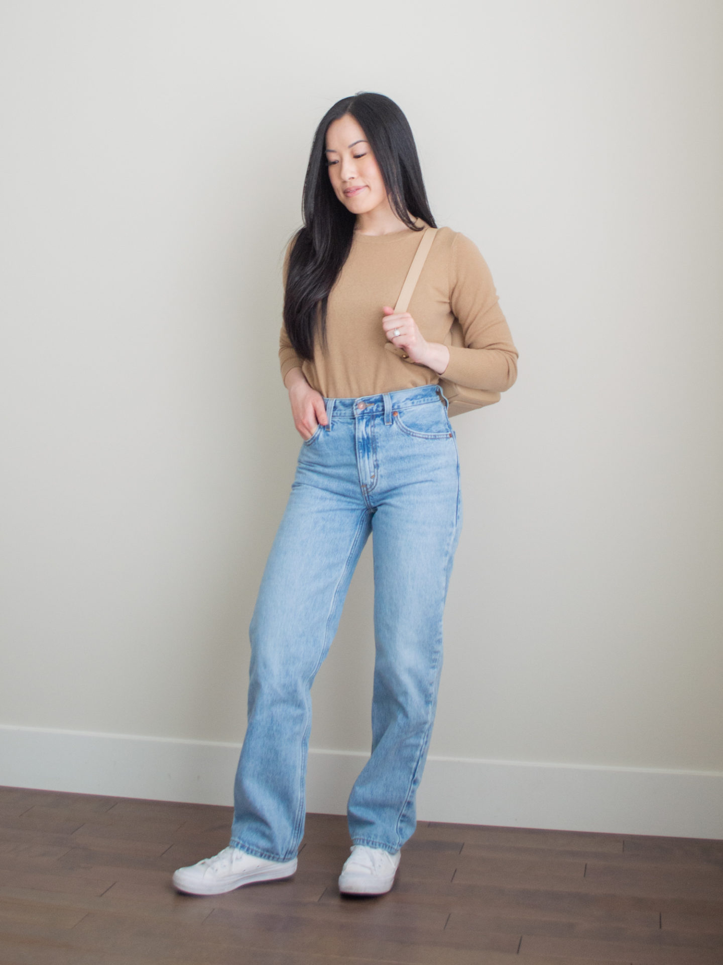 Sharon of Her Simple Sole showcases what to pack for vacation, including minimal and functional outfit ideas | sweater and jeans outfit | rainy day outfit | casual chic outfit | vacation packing list