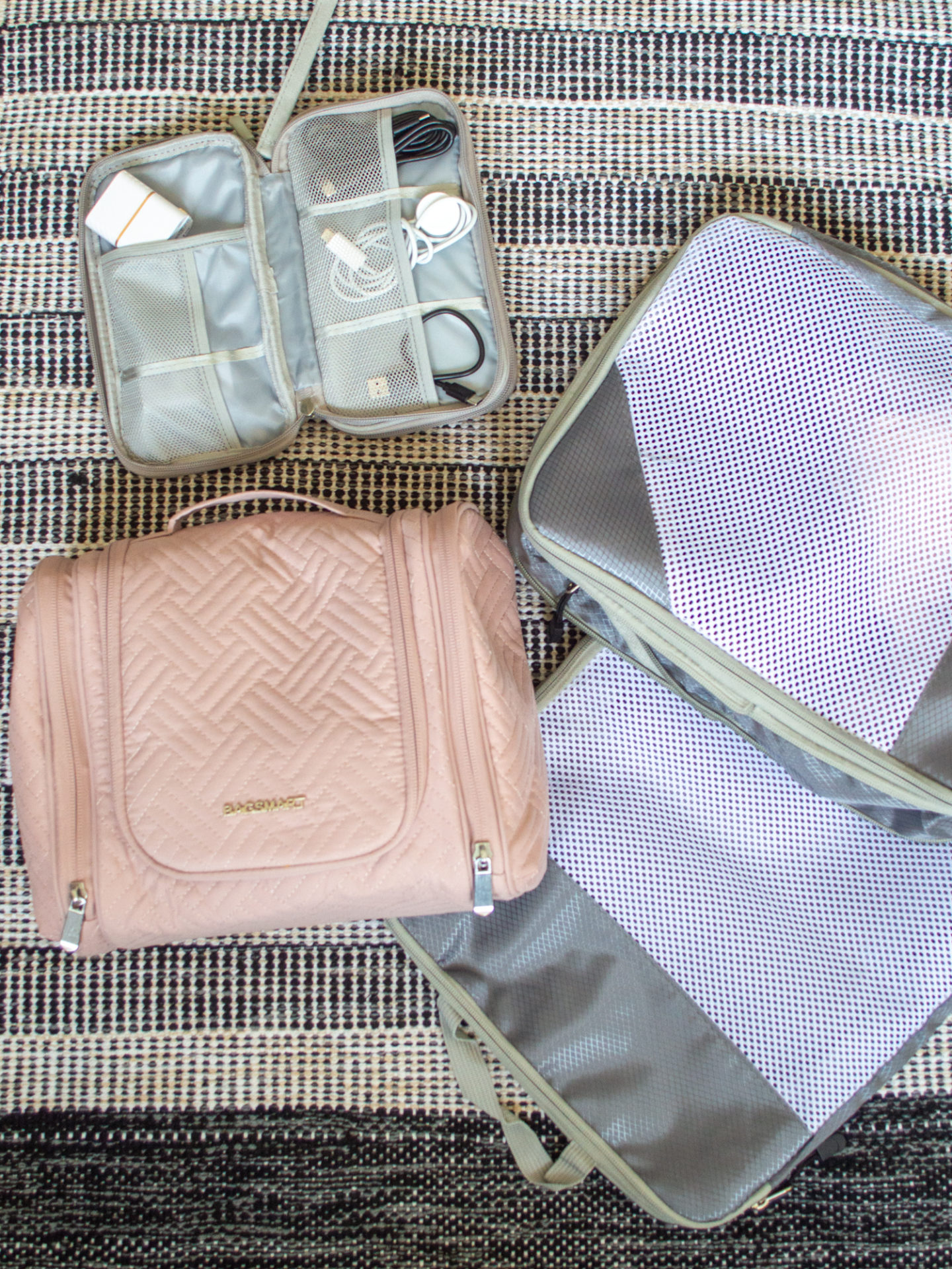 Sharon of Her Simple Sole showcases her ultimate travel essentials for a long haul flight and what to pack for vacation | travel organization | compression packing cubes | cord organizer | all-in-one toiletry bag | vacation packing list | efficient travel ideas