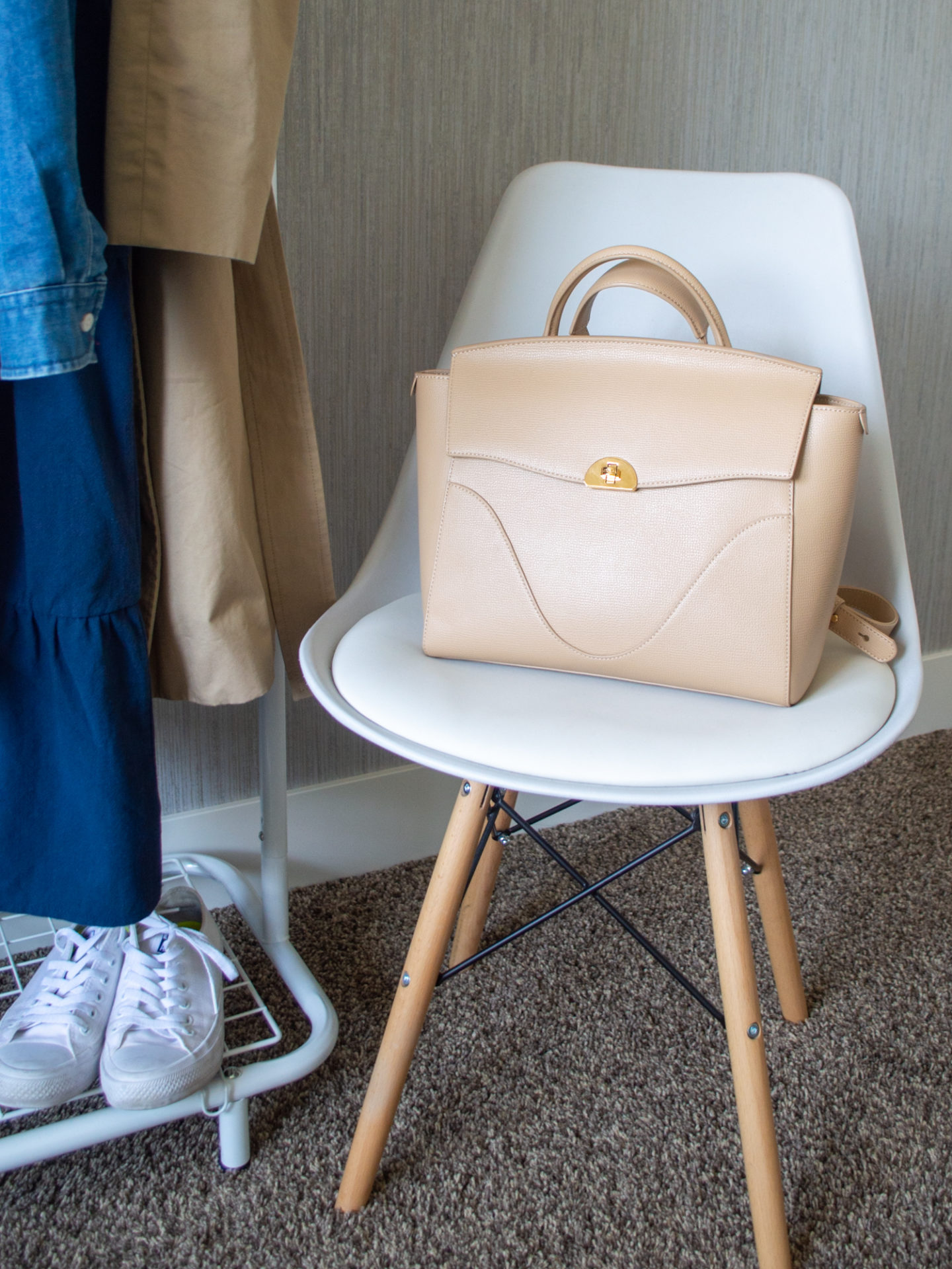 Sharon of Her Simple Sole showcases what to pack for vacation, including a versatile and functional personal travel bag | Oleada Wavia bag in Champagne | functional travel bag | workwear bag | vacation packing list | efficient travel ideas