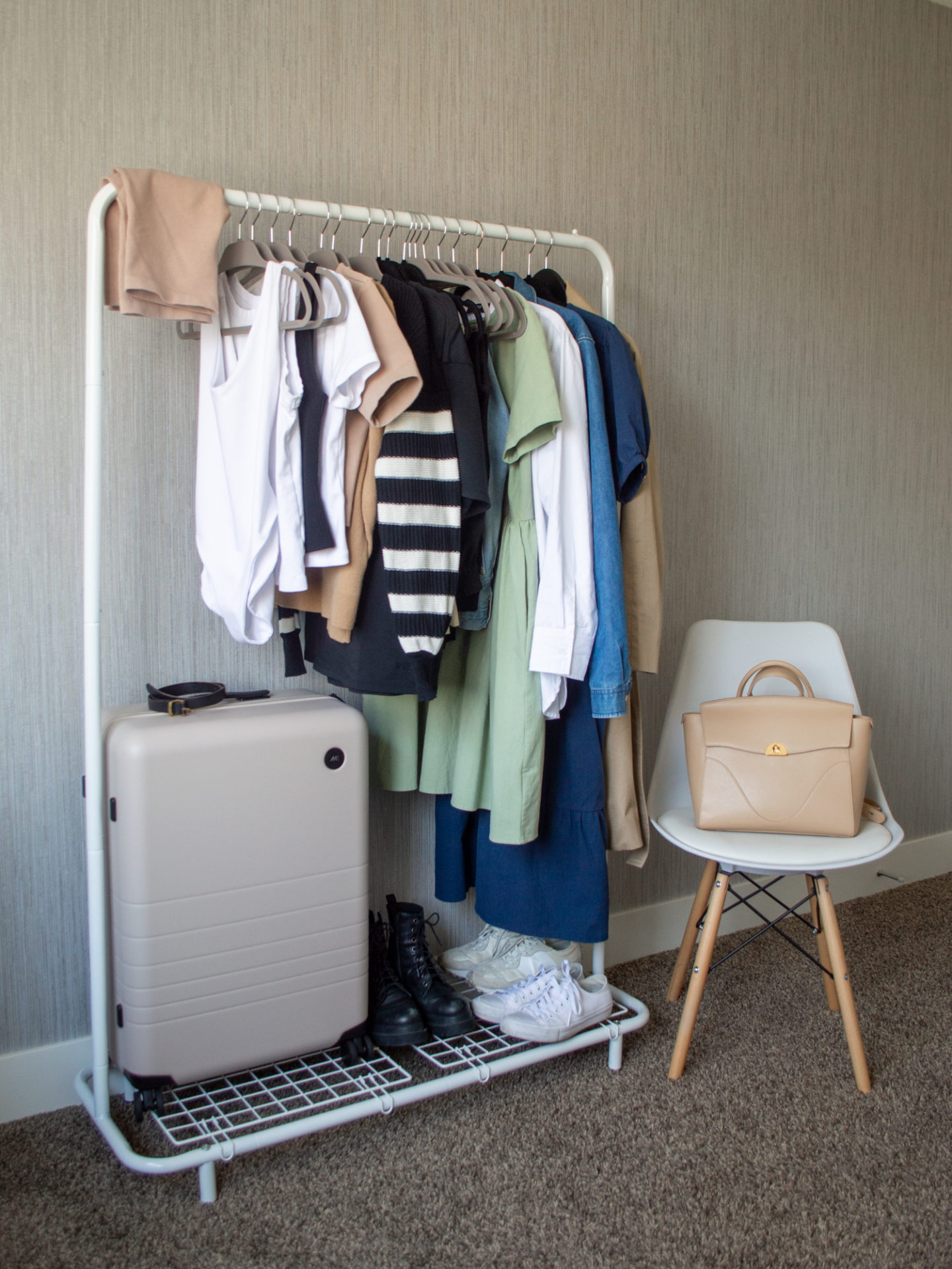 Sharon of Her Simple Sole showcases her ultimate travel essentials for a long haul flight and what to pack for vacation, including minimal and functional outfit ideas | vacation packing list | efficient travel ideas | vacation outfits | travel outfit ideas