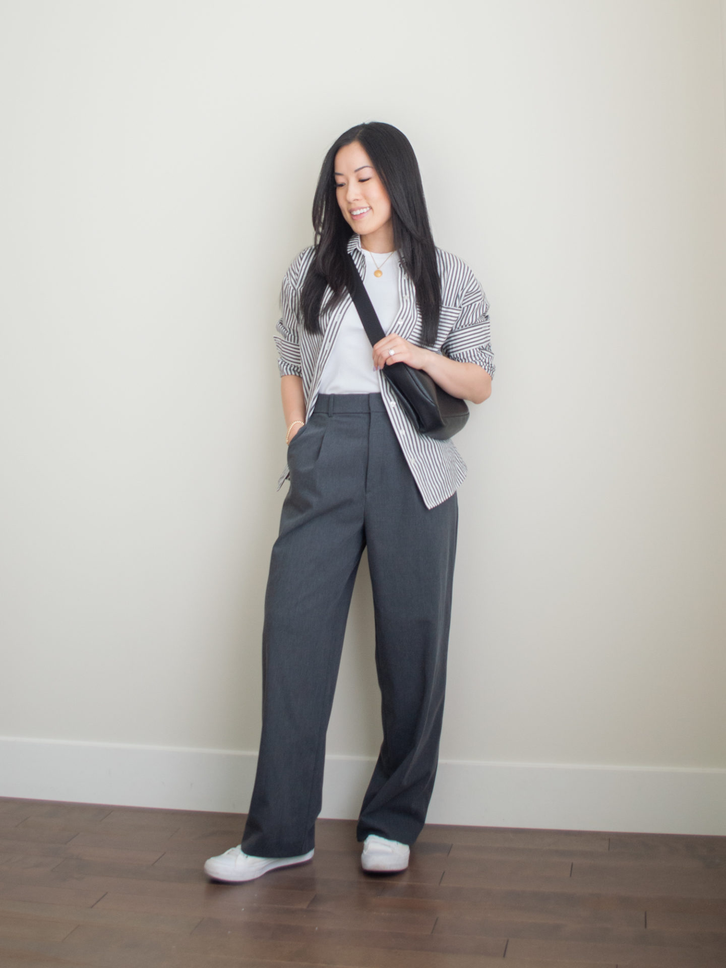 Sharon of Her Simple Sole showcases some of her favourite Uniqlo essentials that everyone needs in their closet | minimalist outfit ideas | t-shit and wide leg pants outfit | Uniqlo Wide-Fit Pleated Pants