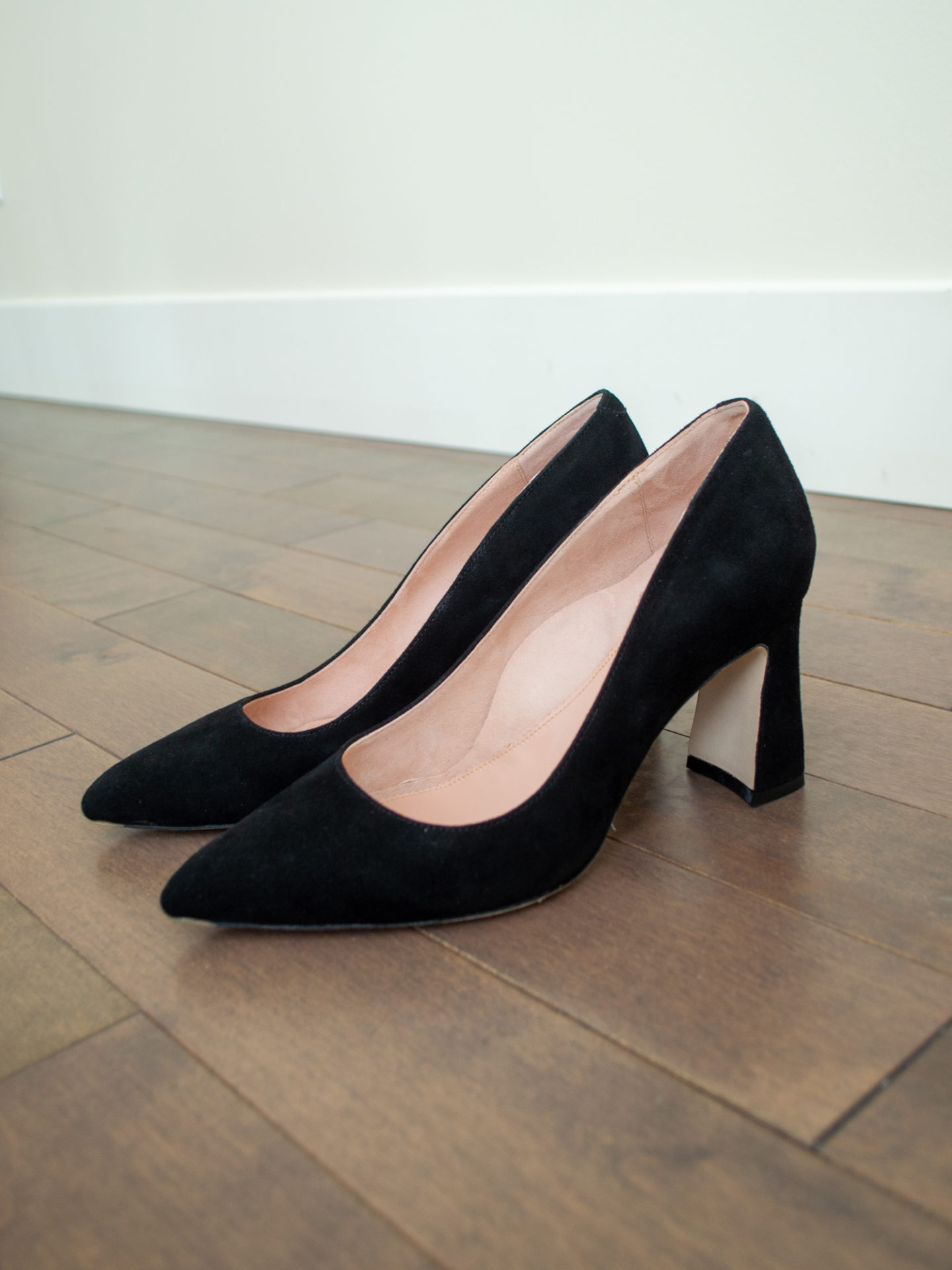 Sharon of Her Simple Sole showcases a pair of pumps from Ally Shoes, the Bold Block Heel in Black Suede that makes for the perfect smart piece while incorporating the 2x2 outfit formula | comfortable pumps | custom fit heels